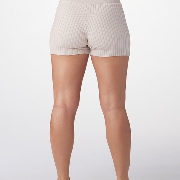 NWT Glyder Oatmilk Sweater Rib Shorts Size Large Stretchy Knit - Picture 2 of 3